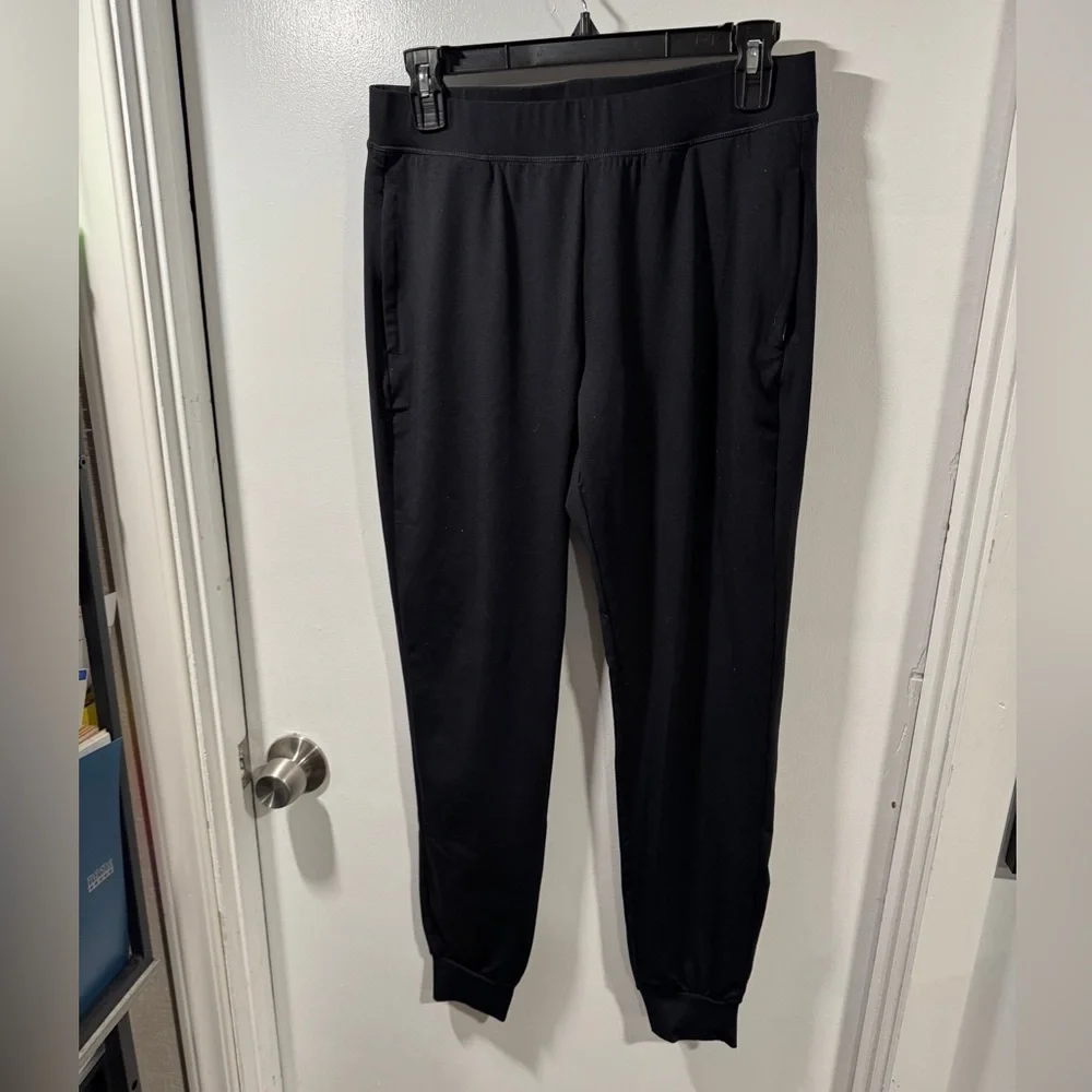 Fabletics Women's Black Joggers w zip pockets.